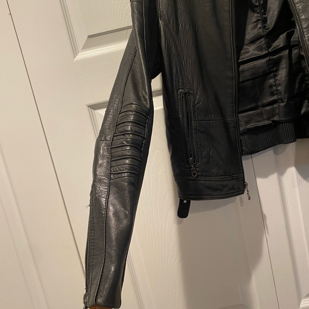 Leather DKNY motorcycle jacket - Picture 5 of 5